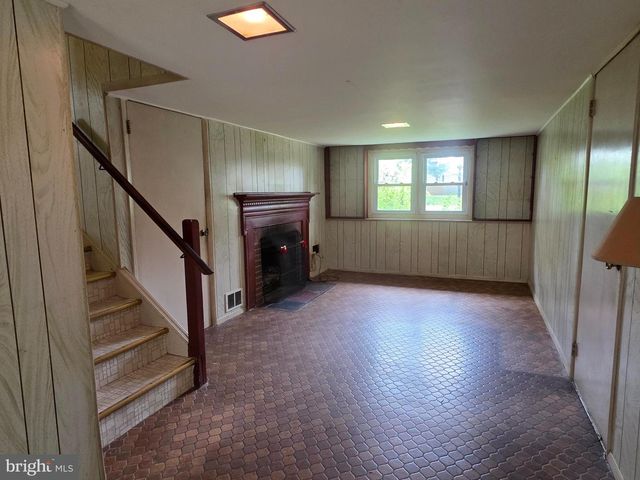 7 WINDSOR PL, Mount Holly, NJ 08060