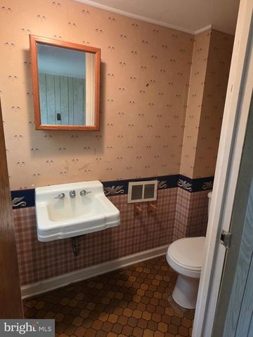 7 WINDSOR PL, Mount Holly, NJ 08060