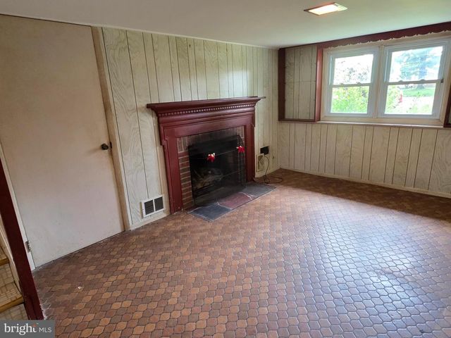 7 WINDSOR PL, Mount Holly, NJ 08060