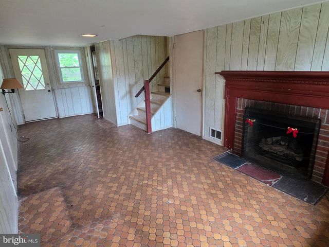 7 WINDSOR PL, Mount Holly, NJ 08060