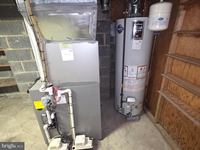 7 WINDSOR PL, Mount Holly, NJ 08060