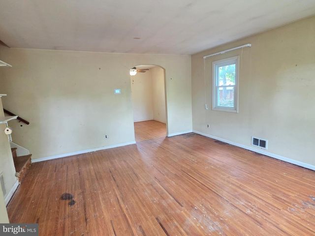 7 WINDSOR PL, Mount Holly, NJ 08060