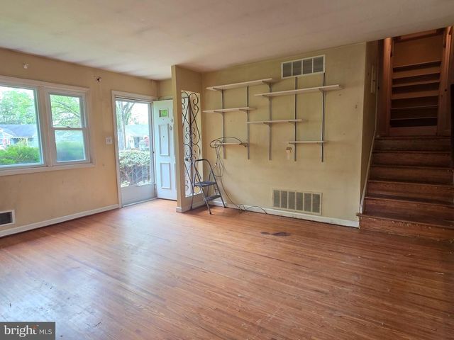 7 WINDSOR PL, Mount Holly, NJ 08060