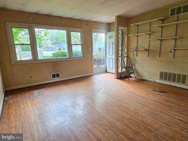 7 WINDSOR PL, Mount Holly, NJ 08060