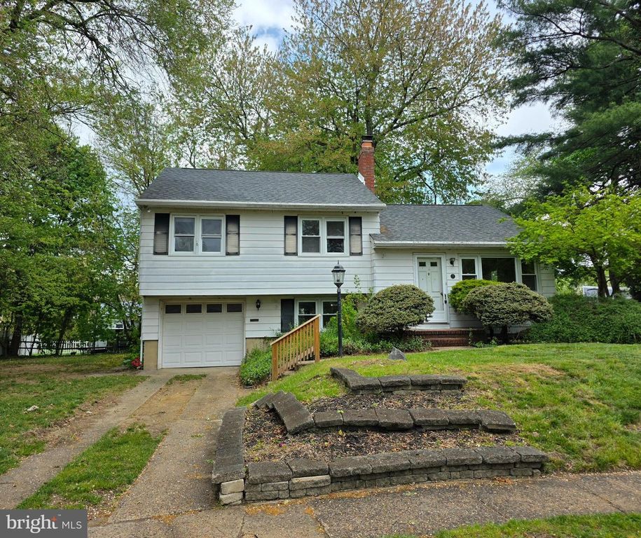 7 WINDSOR PL, Mount Holly, NJ 08060