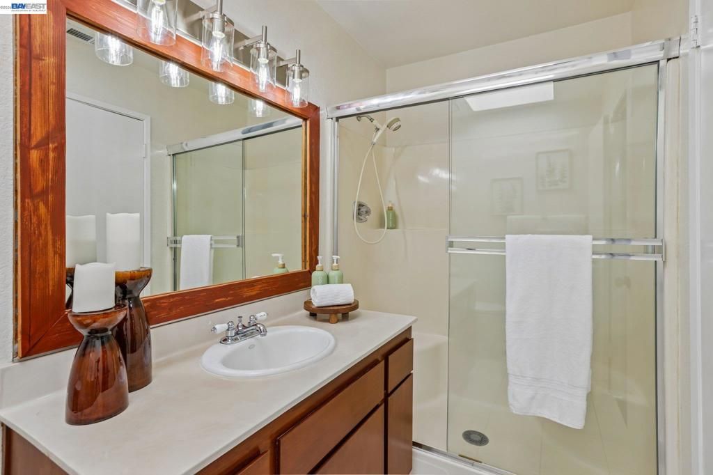 Image 25 of property listing at 2121 Vale Rd 56, San Pablo, CA 94806
