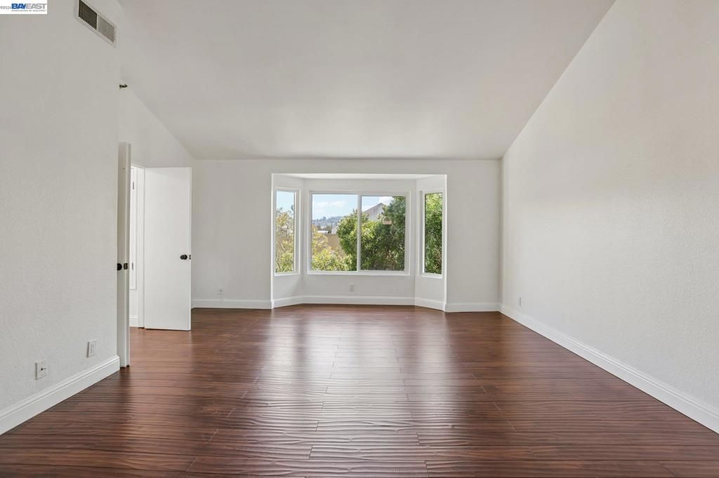 Image 28 of property listing at 2121 Vale Rd 56, San Pablo, CA 94806