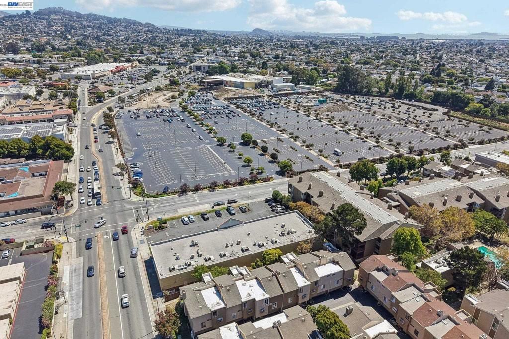 Image 37 of property listing at 2121 Vale Rd 56, San Pablo, CA 94806