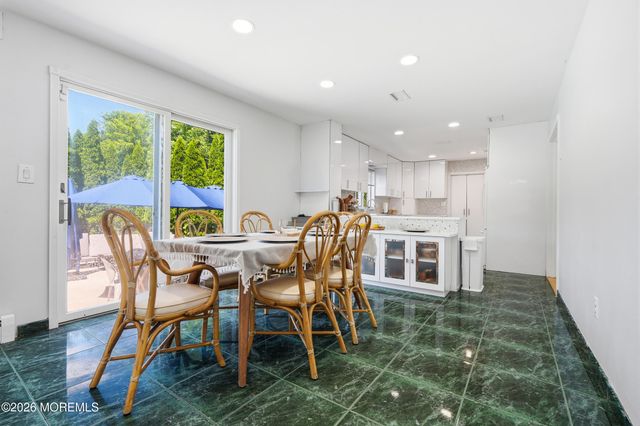 4 Mount Court, Oakhurst, NJ 07755
