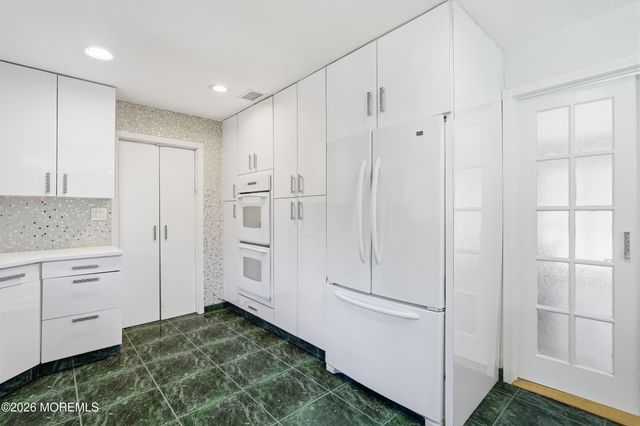 4 Mount Court, Oakhurst, NJ 07755