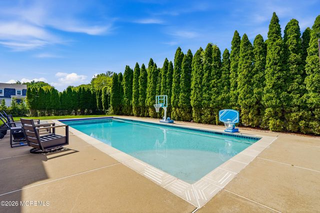4 Mount Court, Oakhurst, NJ 07755