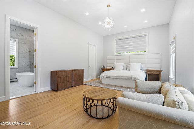 4 Mount Court, Oakhurst, NJ 07755