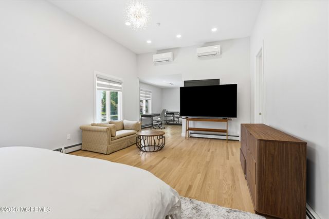 4 Mount Court, Oakhurst, NJ 07755
