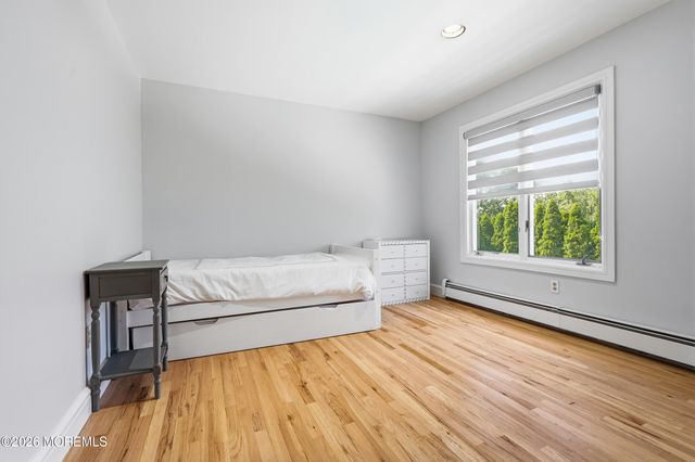 4 Mount Court, Oakhurst, NJ 07755
