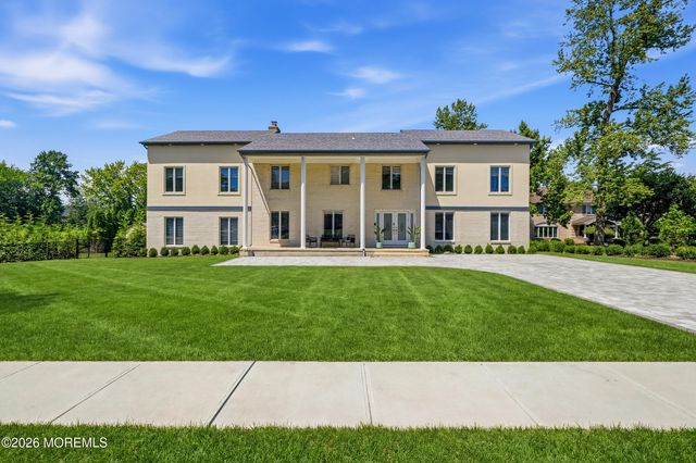 4 Mount Court, Oakhurst, NJ 07755