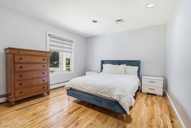 4 Mount Court, Oakhurst, NJ 07755