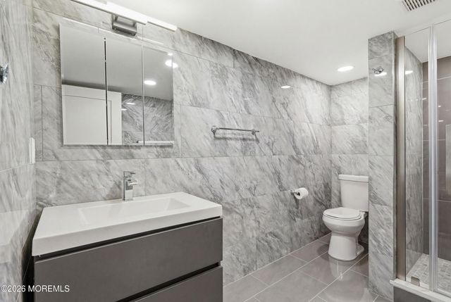 4 Mount Court, Oakhurst, NJ 07755