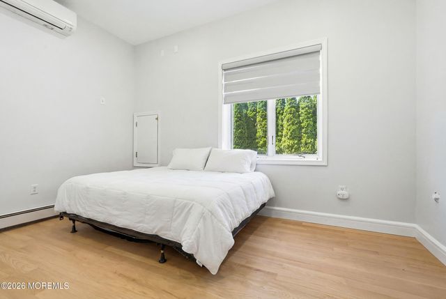 4 Mount Court, Oakhurst, NJ 07755