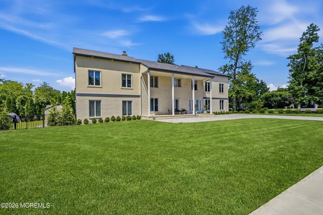 4 Mount Court, Oakhurst, NJ 07755