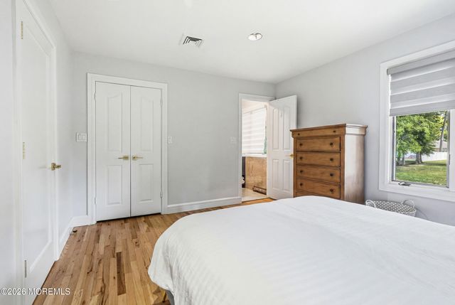 4 Mount Court, Oakhurst, NJ 07755