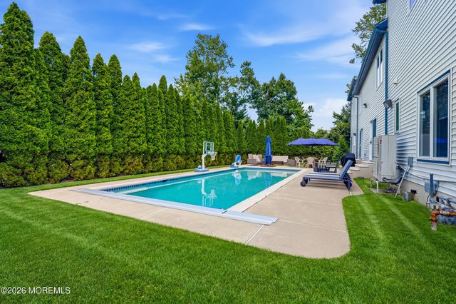 4 Mount Court, Oakhurst, NJ 07755