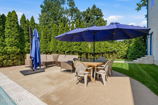 4 Mount Court, Oakhurst, NJ 07755