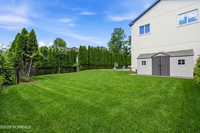 4 Mount Court, Oakhurst, NJ 07755