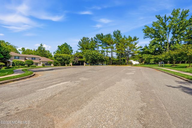 4 Mount Court, Oakhurst, NJ 07755