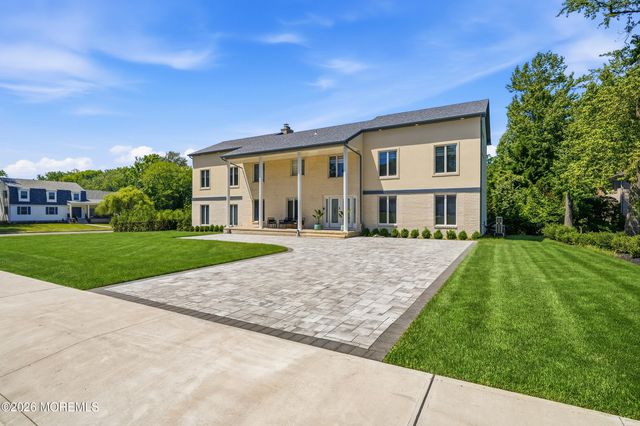 4 Mount Court, Oakhurst, NJ 07755