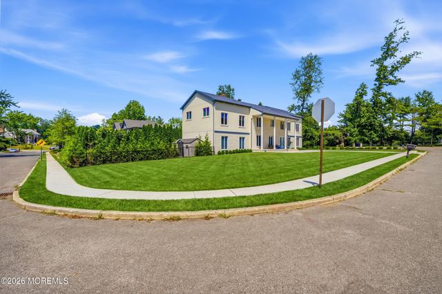 4 Mount Court, Oakhurst, NJ 07755