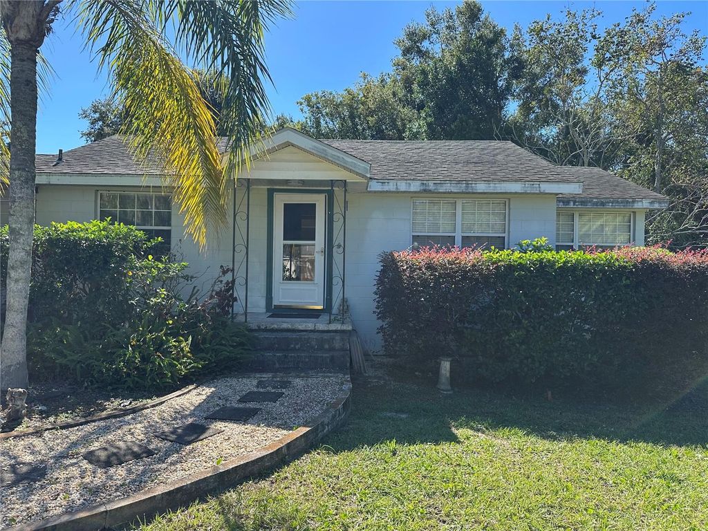 Image 2 of property listing at 131 LUCERNE DRIVE, Debary, FL 32713
