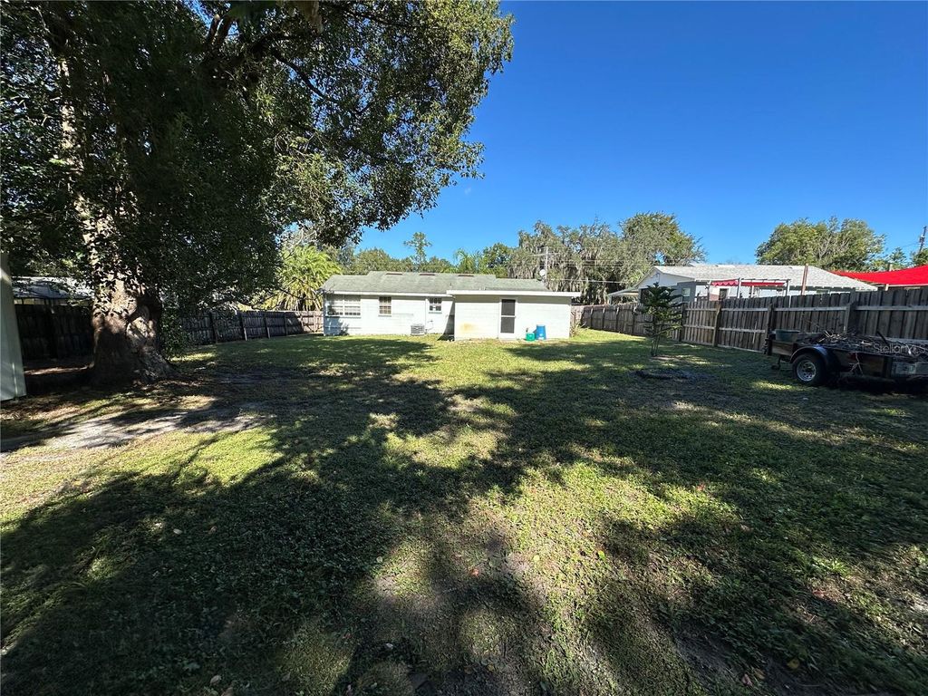 Image 3 of property listing at 131 LUCERNE DRIVE, Debary, FL 32713