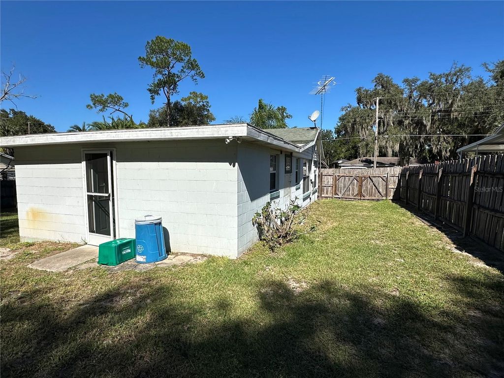 Image 23 of property listing at 131 LUCERNE DRIVE, Debary, FL 32713
