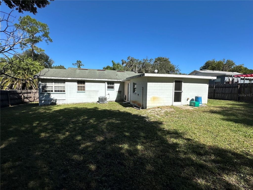 Image 24 of property listing at 131 LUCERNE DRIVE, Debary, FL 32713