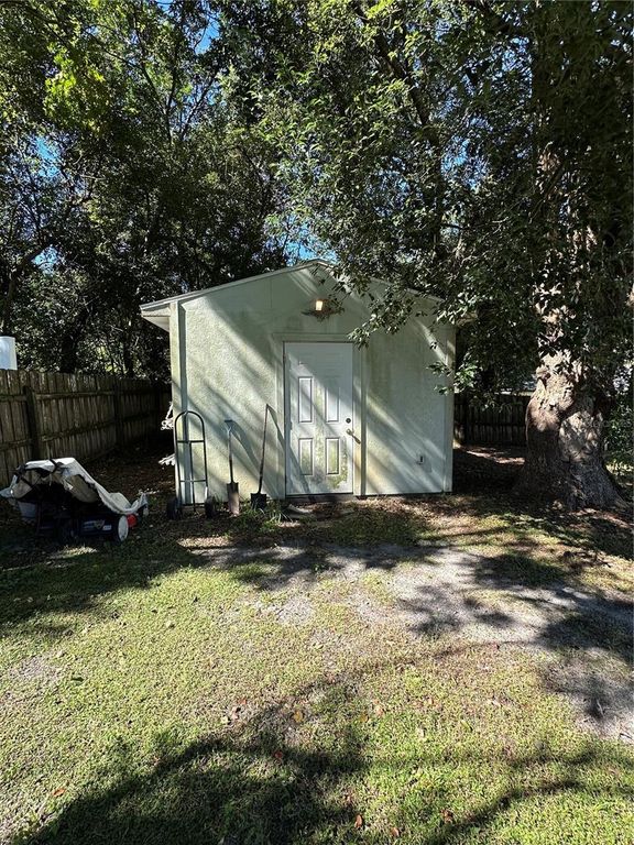 Image 25 of property listing at 131 LUCERNE DRIVE, Debary, FL 32713