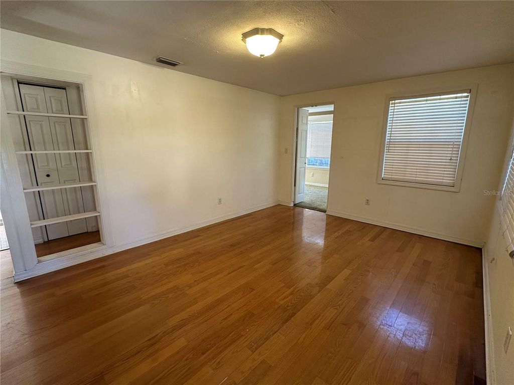 Image 4 of property listing at 131 LUCERNE DRIVE, Debary, FL 32713