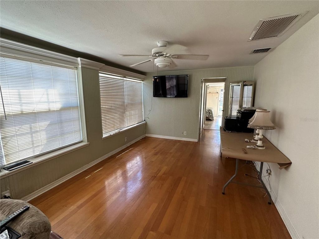 Image 9 of property listing at 131 LUCERNE DRIVE, Debary, FL 32713