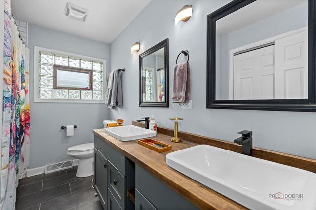 8800 Kostner Terrace, Skokie, IL 60076
