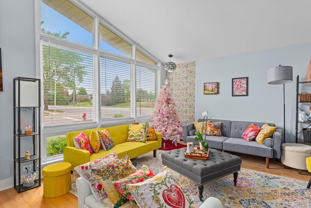 8800 Kostner Terrace, Skokie, IL 60076