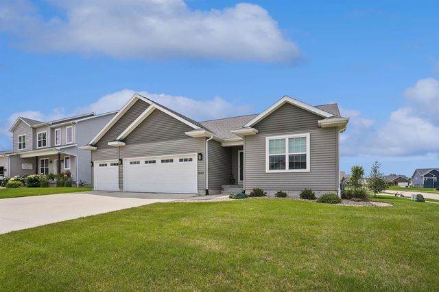 5522 Red Oak Lane, Cedar Falls, IA 50613