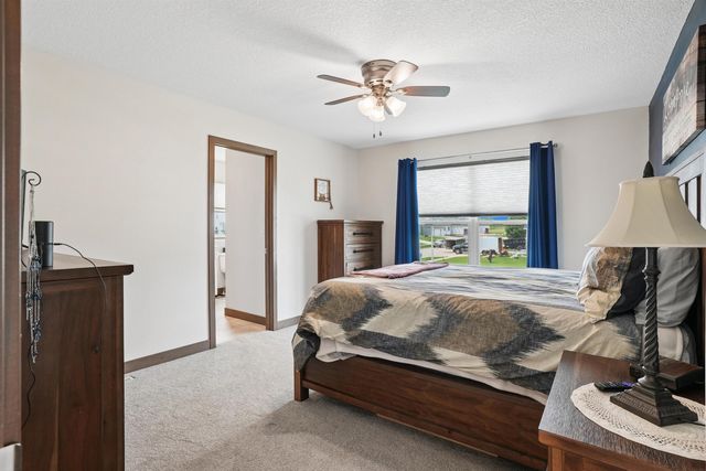 5522 Red Oak Lane, Cedar Falls, IA 50613