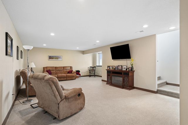 5522 Red Oak Lane, Cedar Falls, IA 50613