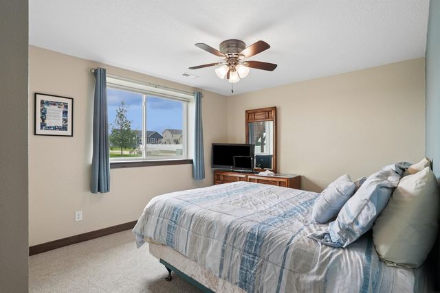 5522 Red Oak Lane, Cedar Falls, IA 50613