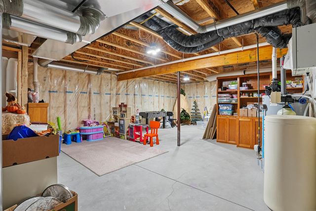 5522 Red Oak Lane, Cedar Falls, IA 50613
