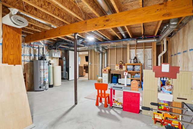 5522 Red Oak Lane, Cedar Falls, IA 50613