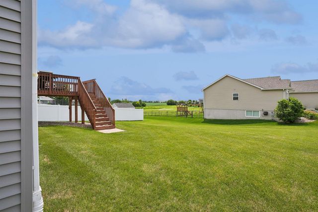 5522 Red Oak Lane, Cedar Falls, IA 50613