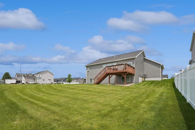 5522 Red Oak Lane, Cedar Falls, IA 50613