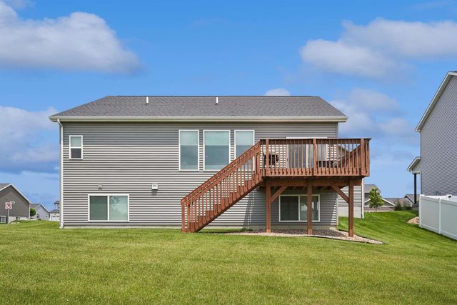 5522 Red Oak Lane, Cedar Falls, IA 50613