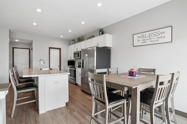 5522 Red Oak Lane, Cedar Falls, IA 50613