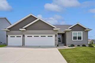 5522 Red Oak Lane, Cedar Falls, IA 50613